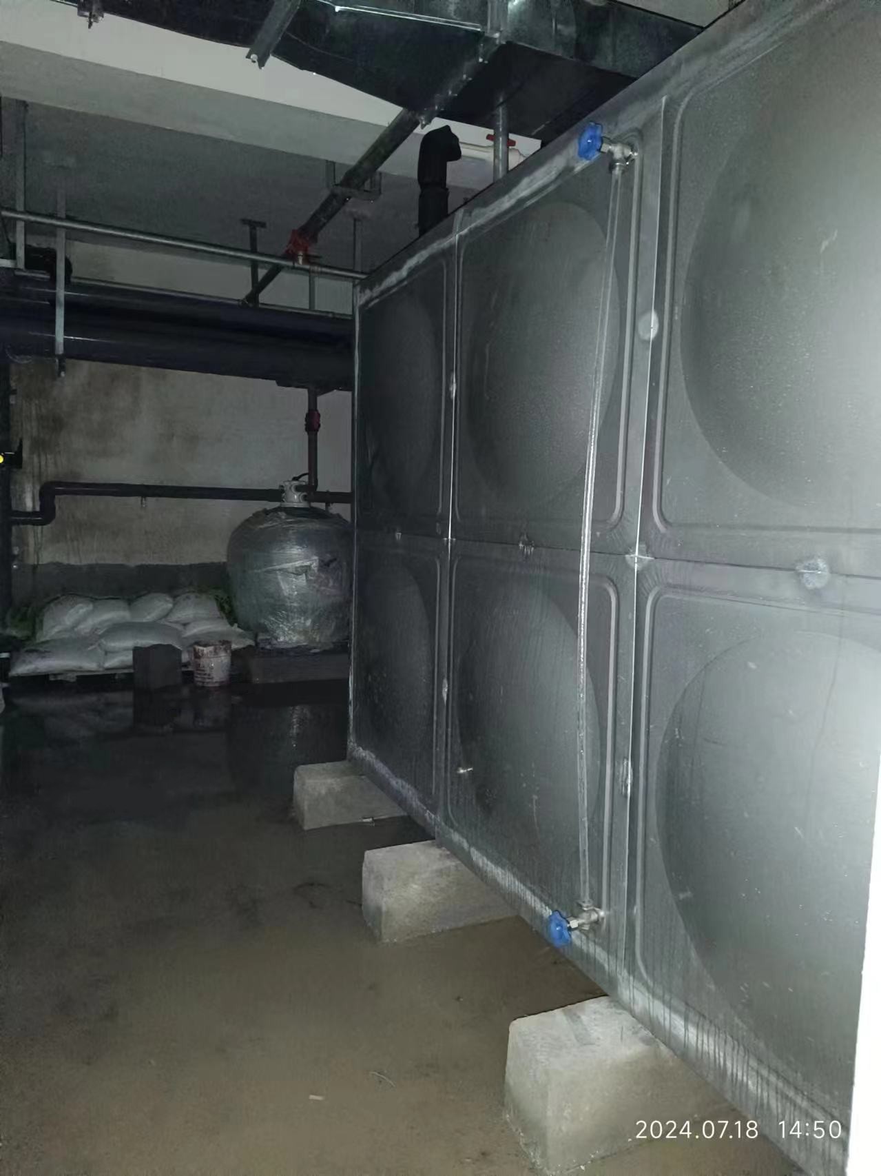 鄭州某外國語中學泳池水處理設備及泳池施工進展！