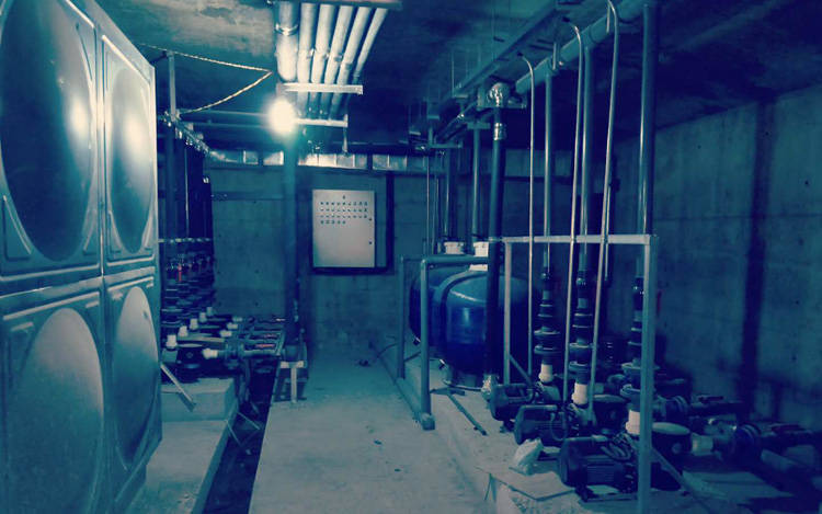 開封游泳池機(jī)房內(nèi)部設(shè)施配置